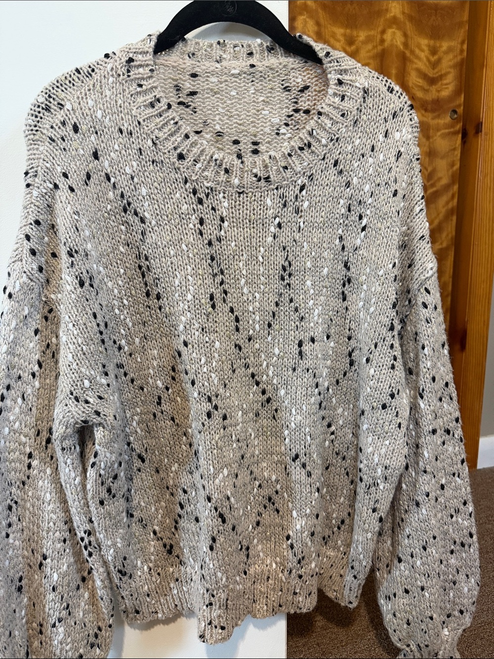 Women’s chunky knit sweater with gold sparkle